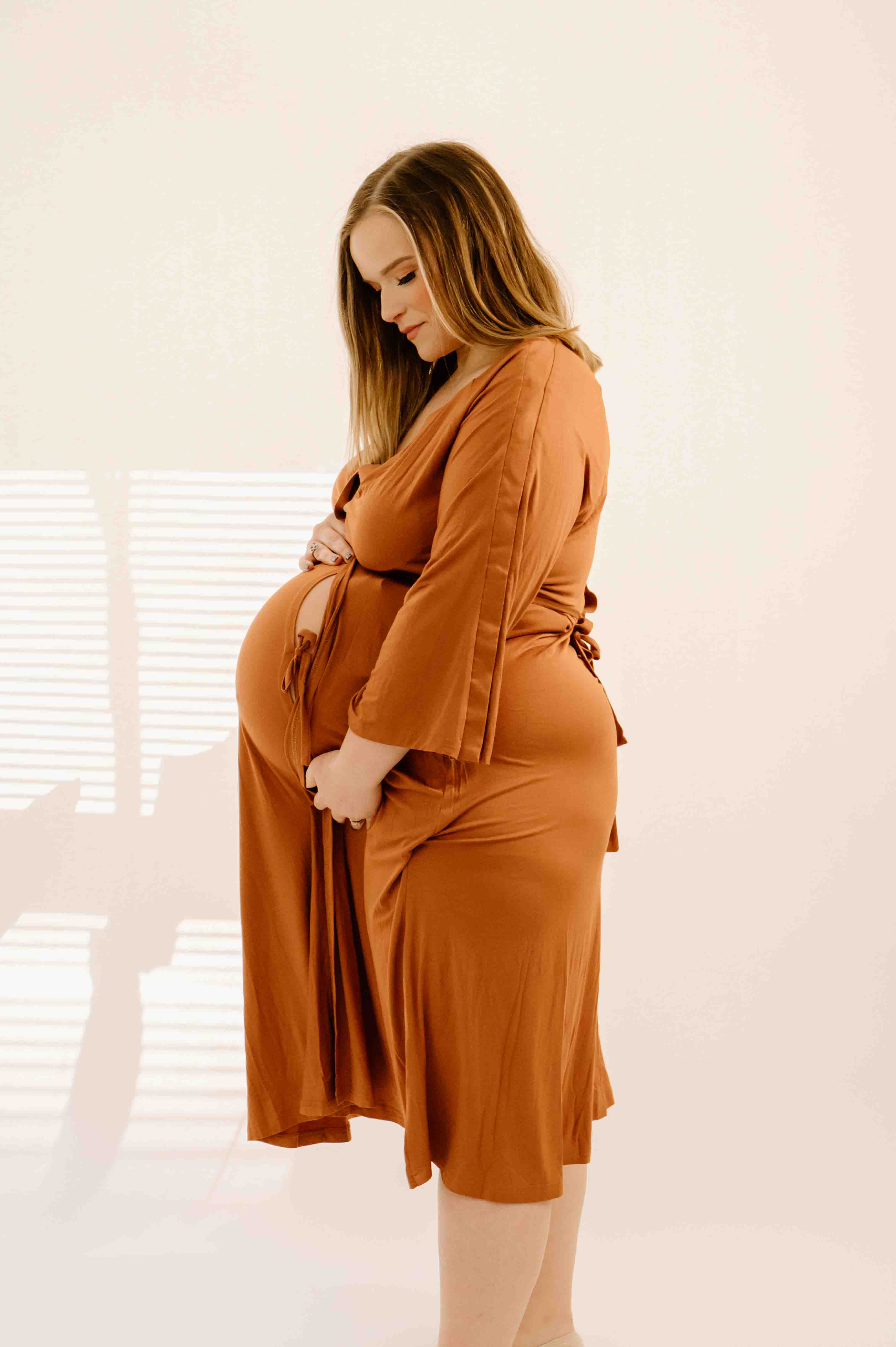 Amelia Labor & Postpartum Gown in Burnt Orange - Image 2