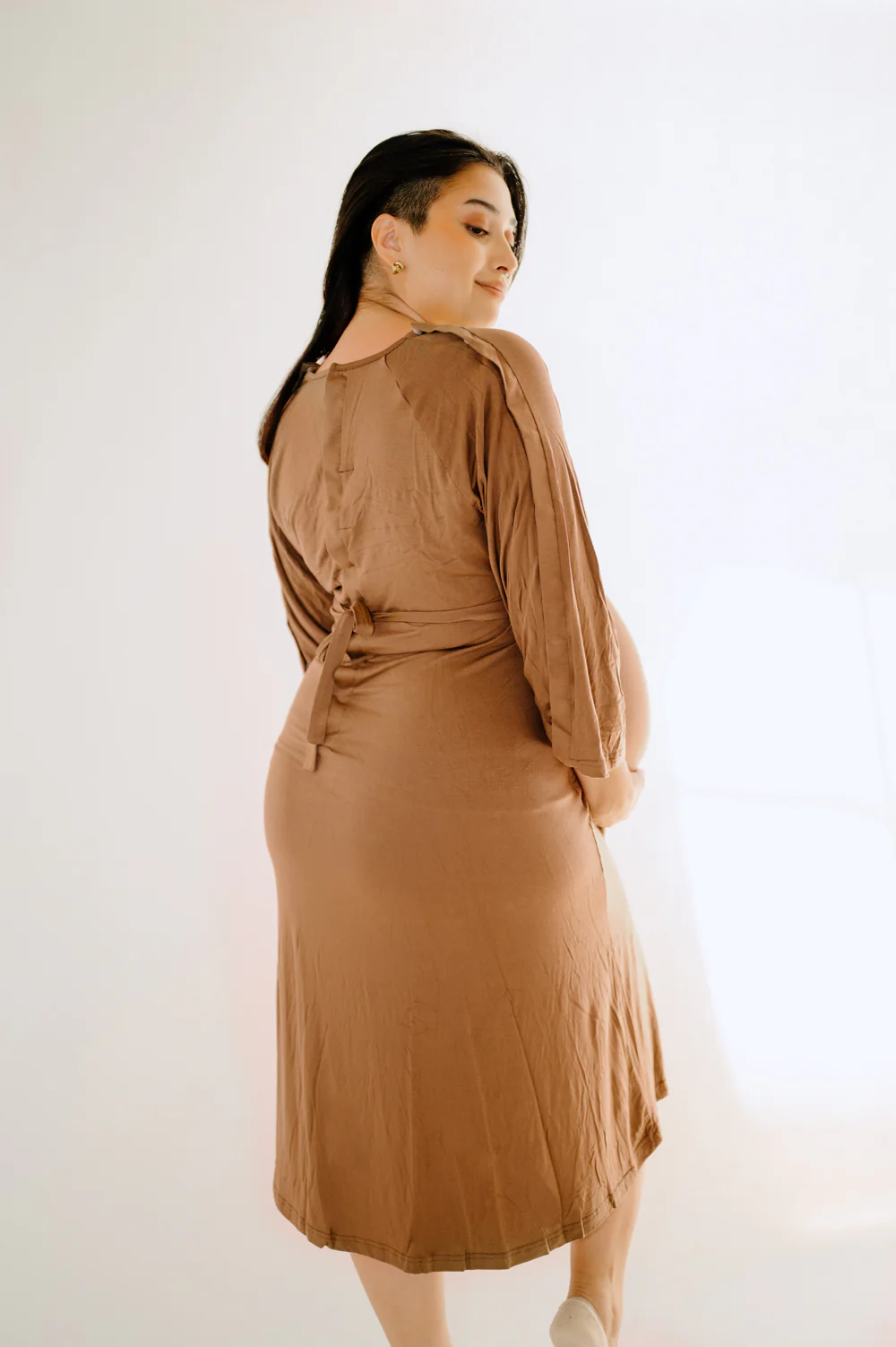 Amelia Labor & Postpartum Gown in Caramel - Image 3