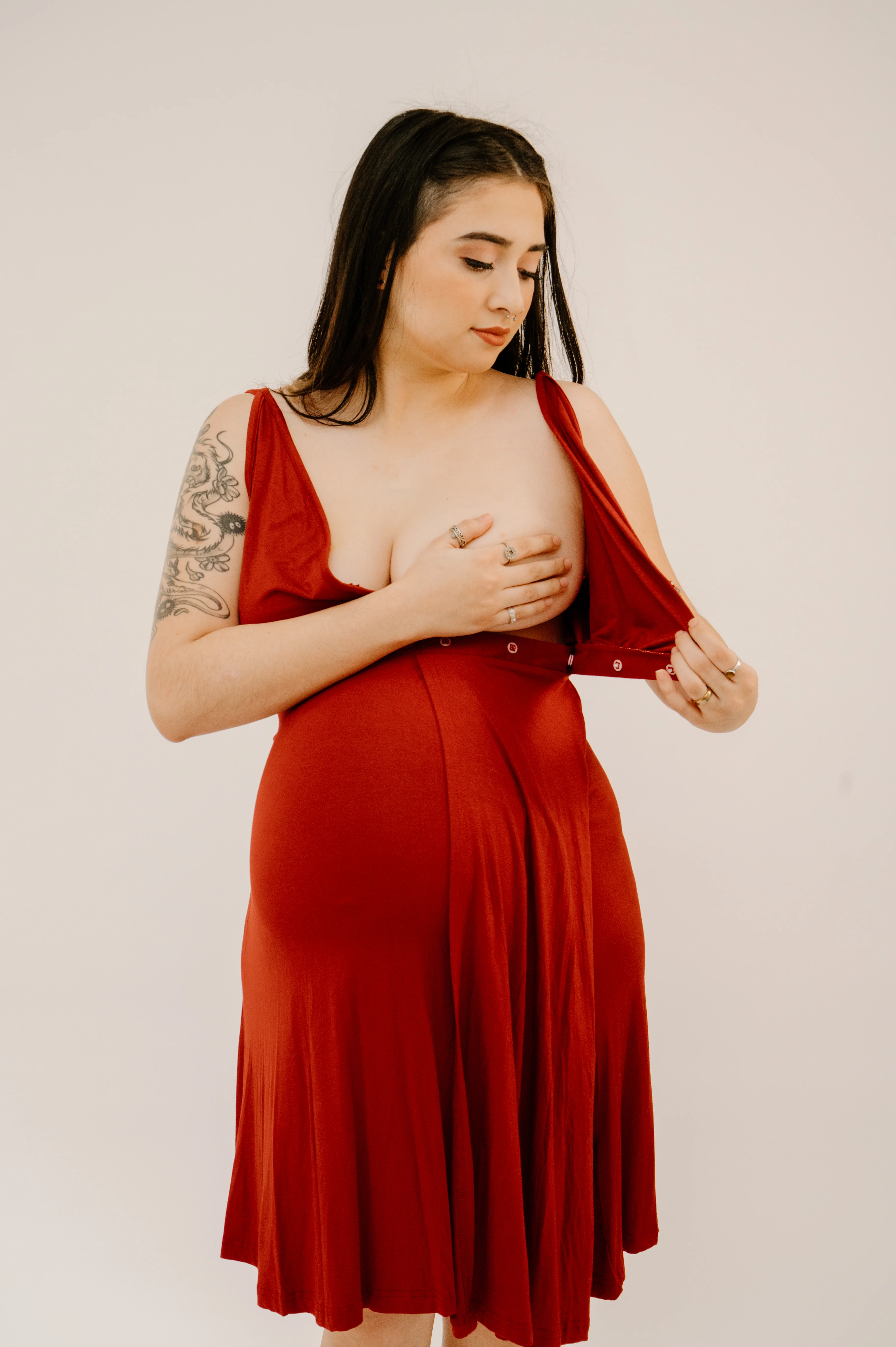 Juliet Labor & Postpartum Gown in Crimson-Limited Time - Image 4