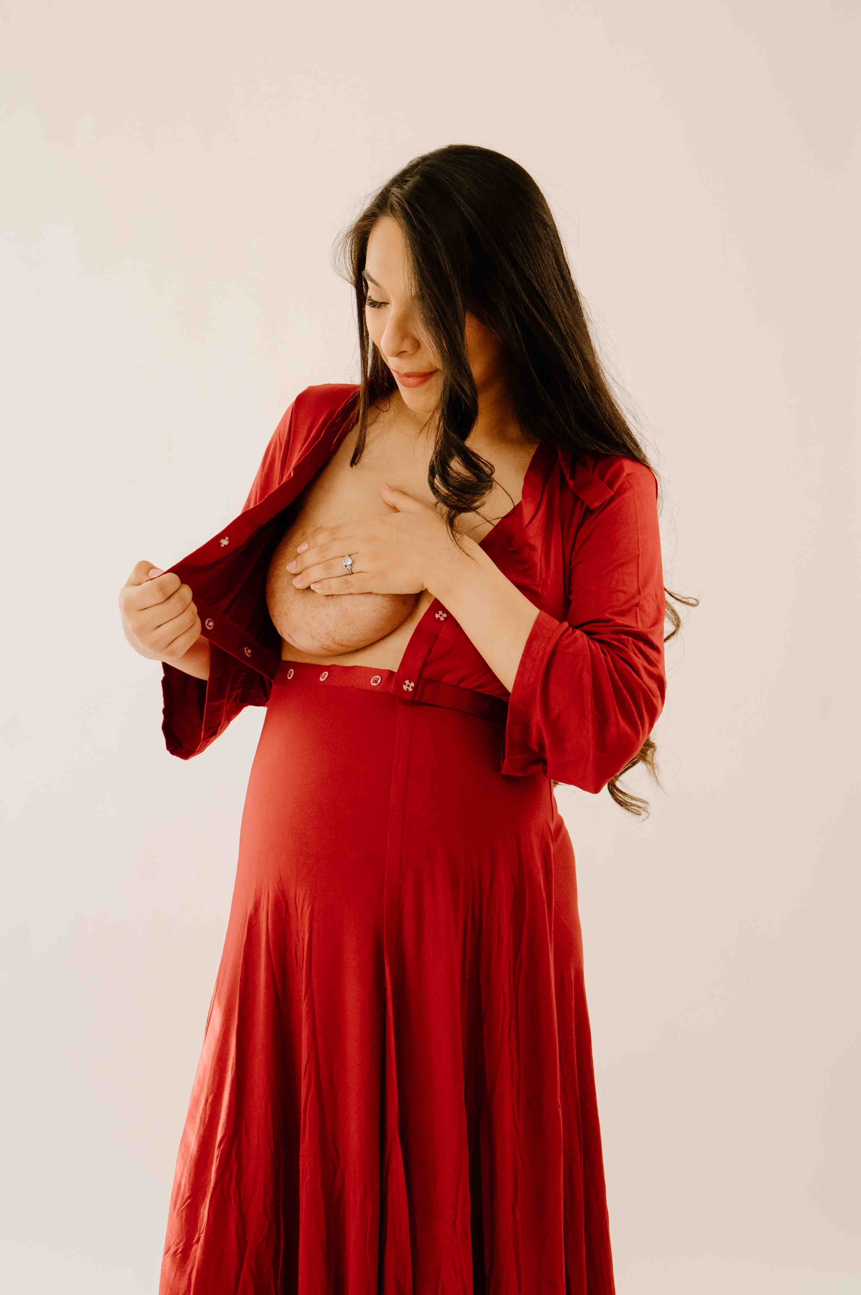 Lila Labor & Postpartum Gown in Crimson - Image 4