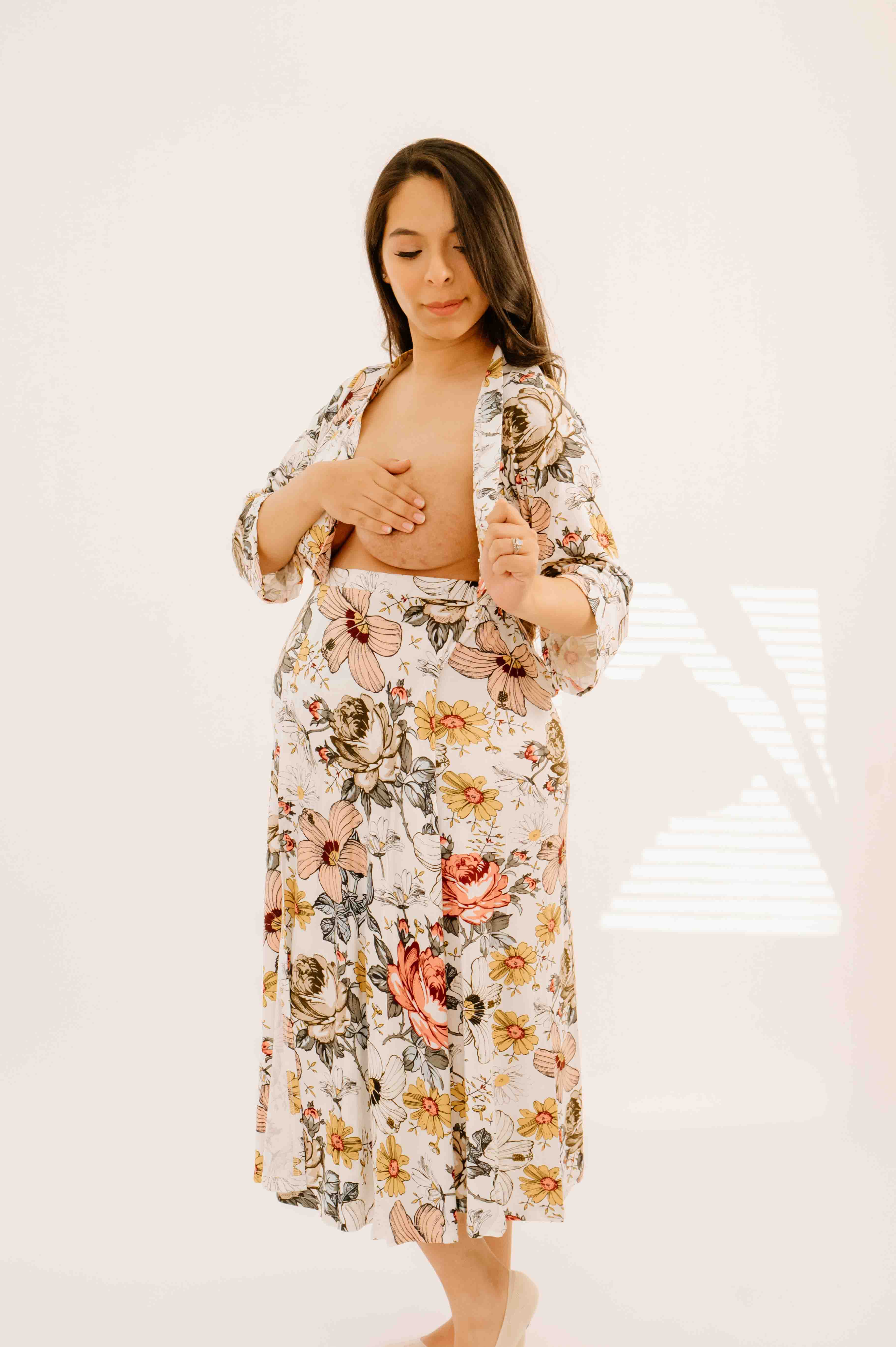Lila Labor & Postpartum Gown in Vintage Floral - Image 4